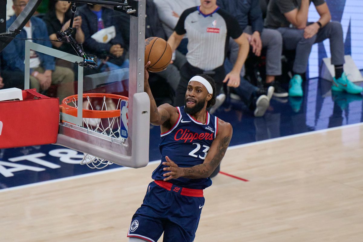 The Los Angeles Clippers forward Isaiah Jackson (23) drives in a lay up during an NBA game against The New York Knicks, March 9th, 2026 in Inglewood, California.