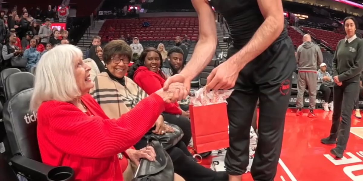 Blazers honor 99-year-old fan making new memories courtside