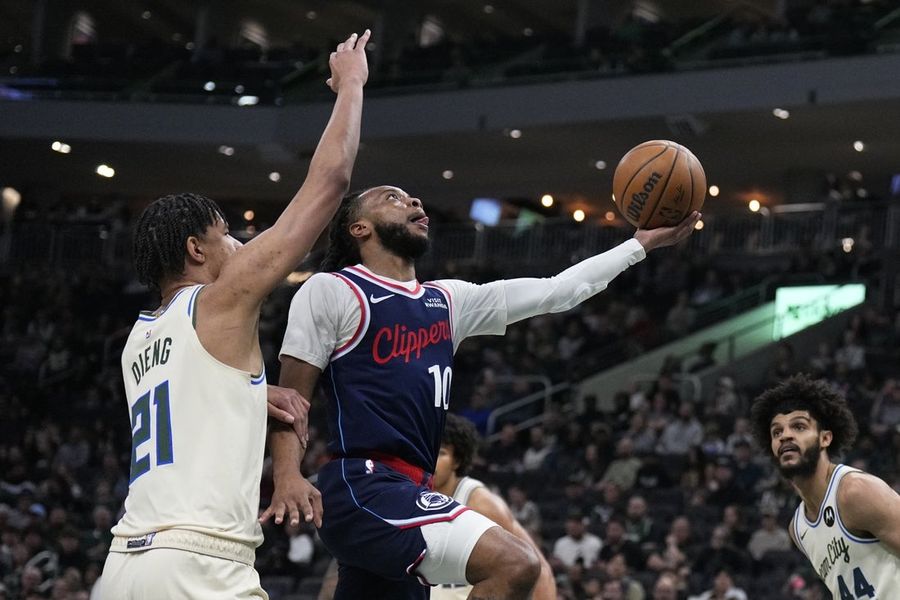 NBA: Los Angeles Clippers at Milwaukee Bucks