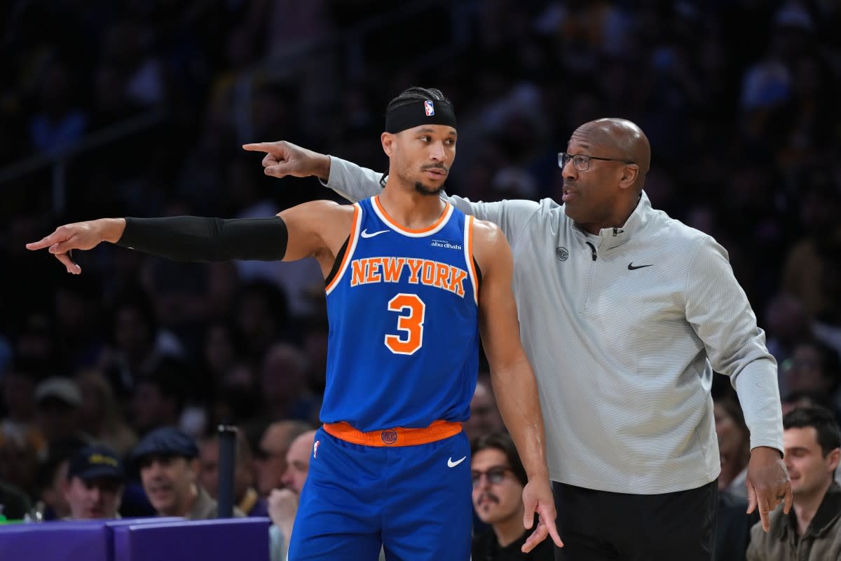 New York Knicks guard Josh Hart speaks with head coach Mike Brown during their game against the Los Angeles Lakers. Kirby Lee-Imagn Images