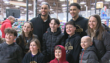 Cavaliers surprise shoppers by paying grocery bills at Giant Eagle