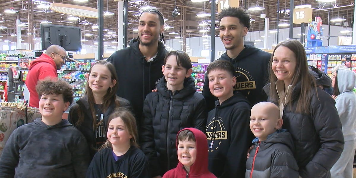 Cavaliers surprise shoppers by paying grocery bills at Giant Eagle
