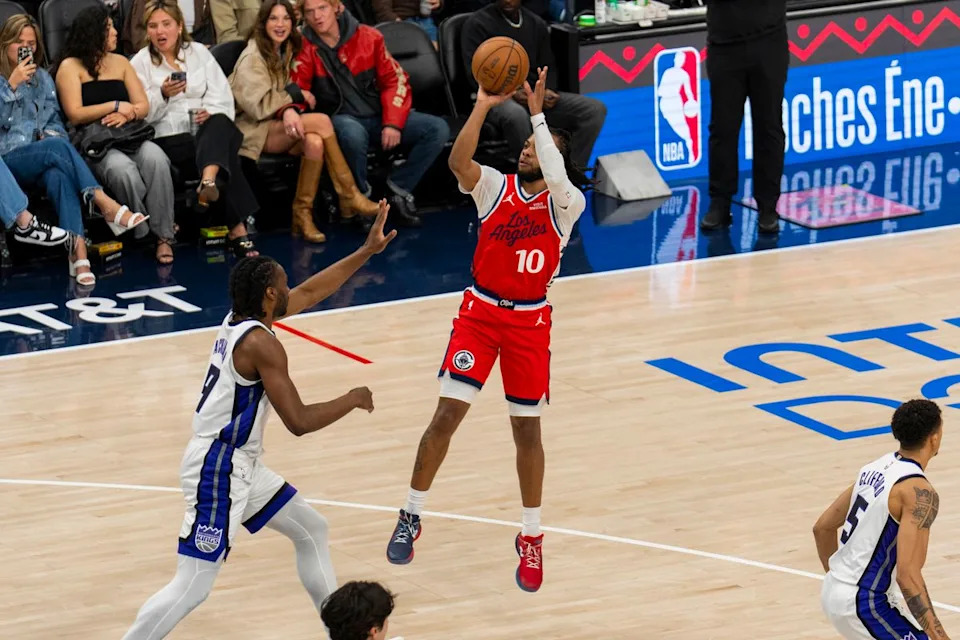 Los Angeles Clippers guard Darius Garland (10) hits the fadeaway jumper during an NBA basketball game against the Sacramento Kings, Saturday March 14th, 2026 in Los Angeles, California.