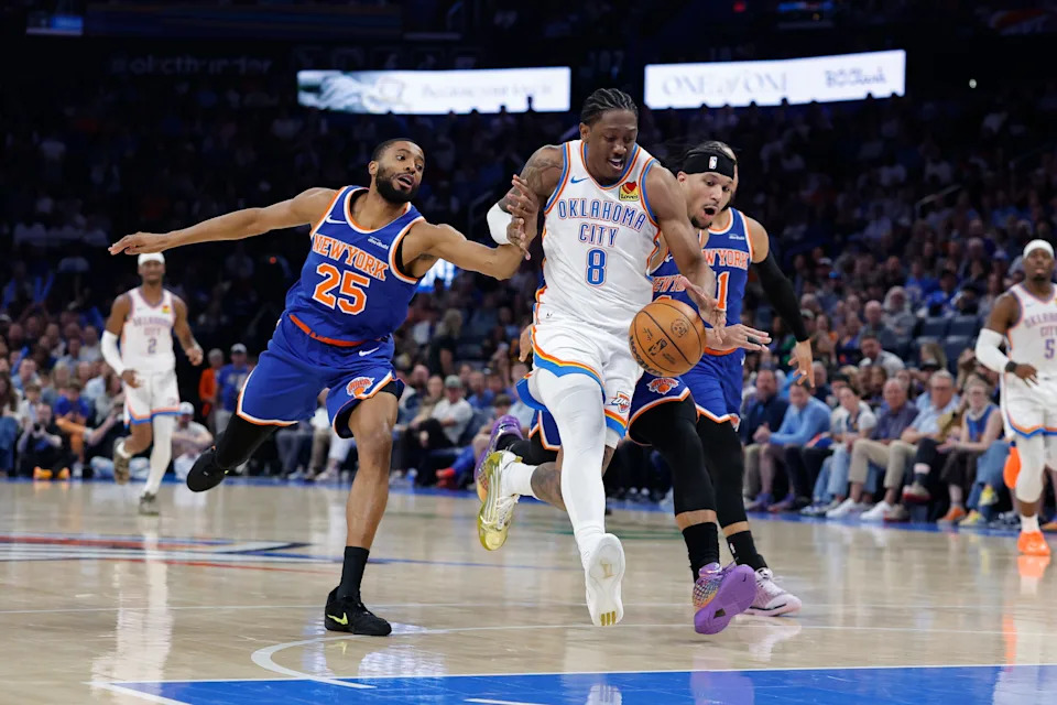 Mar 29, 2026; Oklahoma City, Oklahoma, USA; Oklahoma City Thunder guard Jalen Williams (8) drives bweteen New York Knicks guard Mikal Bridges (25) and guard Josh Hart (3) during the second half at Paycom Center. Mandatory Credit: Alonzo Adams-Imagn Images