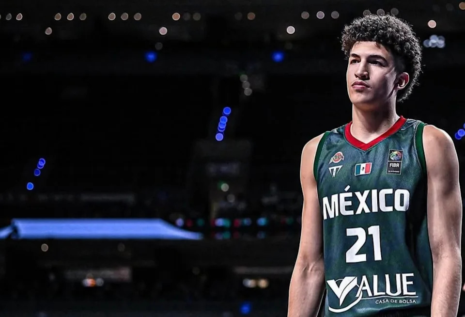 Karim Lopez in Mexico jerseykarim&lowbar;lopez21&sol;Instagram