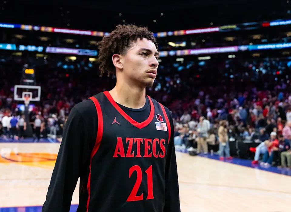 Dec 20, 2025; Phoenix, Arizona, USA; San Diego State Aztecs guard Miles Byrd (21) against the Arizona Wildcats during the Hall of Fame Series at Mortgage Matchup Center. Mandatory Credit: Mark J. Rebilas-Imagn Images
