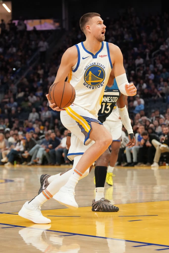 Golden State Warriors forward Kristaps Porzingis (7) drives to the hoop against the Minnesota Timberwolves. Cary Edmondson-Imagn Images
