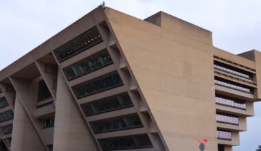 Dallas City Hall debate is muddy but opens path to keeping Mavs