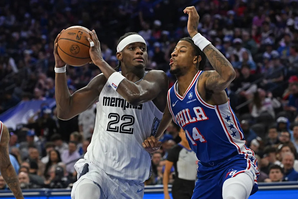 Mar 10, 2026; Philadelphia, Pennsylvania, USA; Memphis Grizzlies forward Taylor Hendricks (22) drives to the basket against Philadelphia 76ers forward Dalen Terry (14) during the first half at Xfinity Mobile Arena. Mandatory Credit: Eric Hartline-Imagn Images