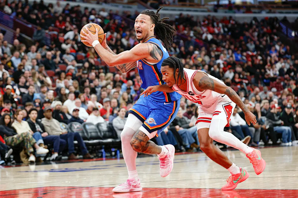 Mar 3, 2026; Chicago, Illinois, USA; Oklahoma City Thunder forward Jaylin Williams (6) drives to the basket against Chicago Bulls guard Rob
Dillingham (7) during the second half at United Center. Mandatory Credit: Kamil Krzaczynski-Imagn Images
