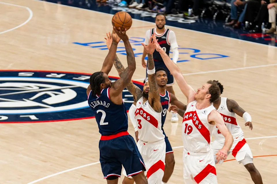 Los Angeles Clippers forward Kawhi Leonard (2) hits the mid-range jumper over two defenders during an NBA basketball game against the Toronto Raptors, Wednesday March 25th, 2026 in Los Angeles, California.