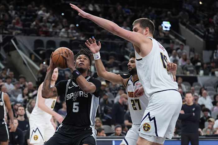 Jokic, Murray rally Nuggets from 20-point deficit to beat Spurs 136-131 in Wembanyama's absence