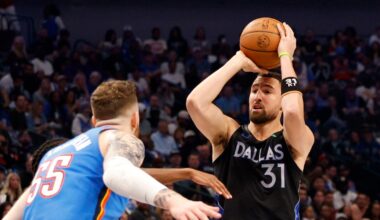 Klay Thompson exits Mavericks-Thunder with adductor injury
