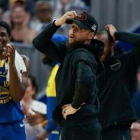 Stephen Curry of the Golden State Warriors, sidelined by a right knee injury, will miss at least another 10 days, the NBA club announced | News