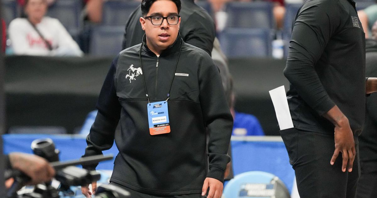 McNeese's boom box-carrying student manager Amir 'Aura' Khan runs it back in March Madness | Basketball