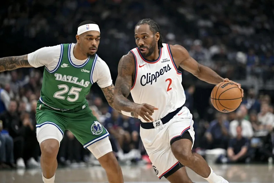 LA Clippers forward Kawhi Leonard (2) drives to the basket past Dallas Mavericks forward P.J. Washington (25) during the first quarter at the American Airlines Center on Mar 21, 2026.