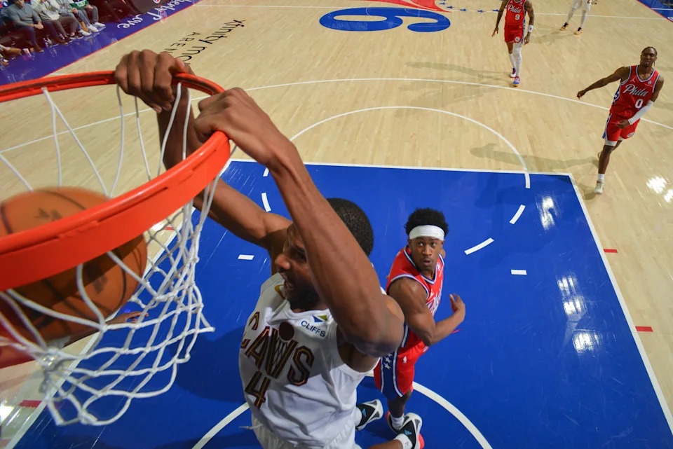 PHILADELPHIA, PA - JANUARY 16: Evan Mobley #4 of the Cleveland Cavaliers game winning dunk during the game against the Philadelphia 76ers on January 16, 2026 at the Wells Fargo Center in Philadelphia, Pennsylvania NOTE TO USER: User expressly acknowledges and agrees that, by downloading and/or using this Photograph, user is consenting to the terms and conditions of the Getty Images License Agreement. Mandatory Copyright Notice: Copyright 2026 NBAE (Photo by Jesse D. Garrabrant/NBAE via Getty Images) | NBAE via Getty Images