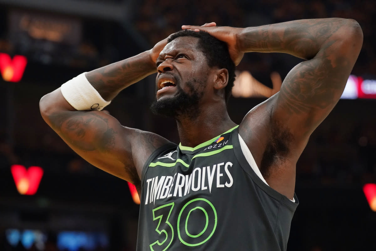Minnesota Timberwolves forward-center Julius Randle (30) looks at the scoreboard during a game.David Gonzales-Imagn Images
