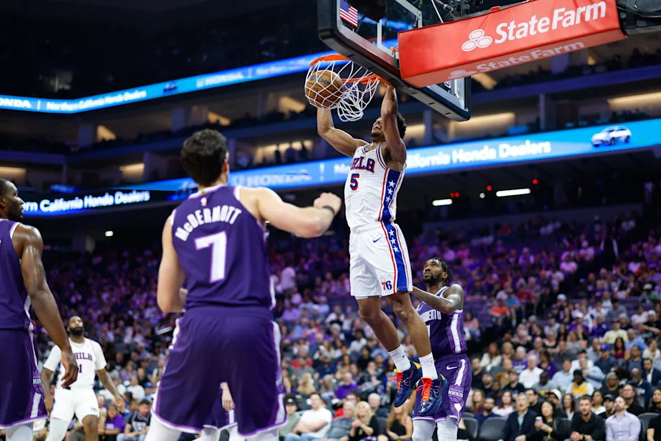 Mar 19, 2026; Sacramento, California, USA; Philadelphia 76ers guard Quentin Grimes (5) dunks the ball against Sacramento Kings guard Malik Monk (0) during the second quarter at Golden 1 Center. Mandatory Credit: Sergio Estrada-Imagn Images