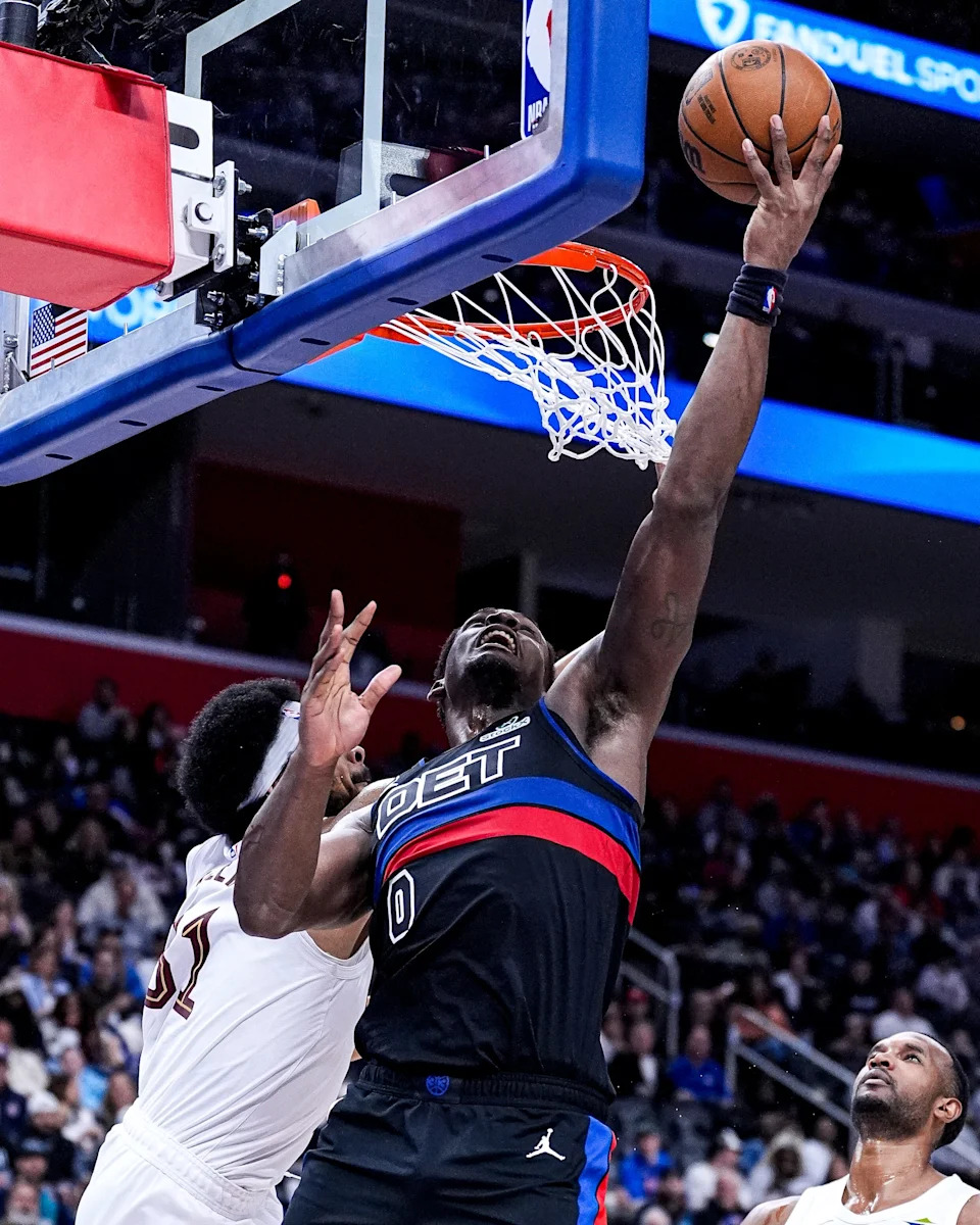 Detroit Pistons center Jalen Duren (0) goes to the basket against Cleveland Cavaliers center Jarrett Allen (31) during the second half at Little Caesars Arena in Detroit on Friday, Feb. 27, 2026.