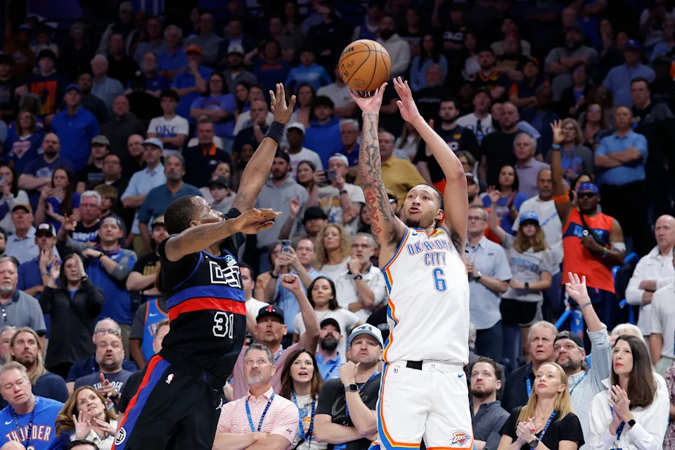 Mar 30, 2026; Oklahoma City, Oklahoma, USA; Oklahoma City Thunder forward Jaylin Williams (6) shoots a three point basket beside Detroit Pistons guard Javonte Green (31) during the second half at Paycom Center. Mandatory Credit: Alonzo Adams-Imagn Images