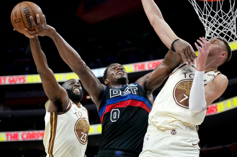 Pistons top Warriors to clinch NBA playoff berth