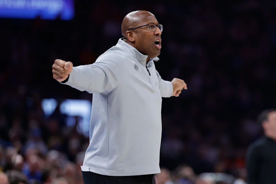 Mar 29, 2026; Oklahoma City, Oklahoma, USA; New York Knicks head coach Mike Brown gestures to his team during a play against the Oklahoma City Thunder in the first half at Paycom Center. Mandatory Credit: Alonzo Adams-Imagn Images