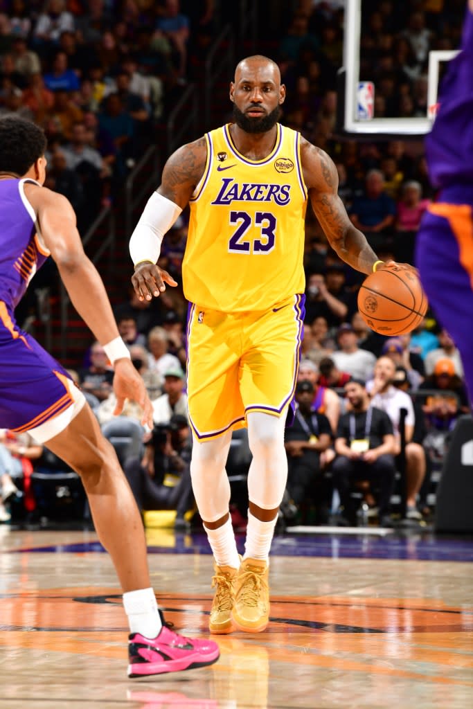 PHOENIX, AZ – FEBRUARY 26: LeBron James #23 of the Los Angeles Lakers dribbles the ball during the game against the Phoenix Suns on February 26, 2026 at Mortgage Matchup Center in Phoenix, Arizona. NOTE TO USER: User expressly acknowledges and agrees that, by downloading and or using this photograph, user is consenting to the terms and conditions of the Getty Images License Agreement. Mandatory Copyright Notice: Copyright 2026 NBAE (Photo by Barry Gossage/NBAE via Getty Images) NBAE via Getty Images