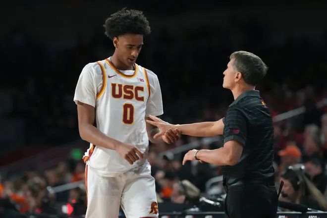 Feb 18, 2026; Los Angeles, California, USA; Southern California Trojans head coach Eric Musselman and guard Alijah Arenas (0) react against the Illinois Fighting Illini in the first half at Galen Center. Mandatory Credit: Kirby Lee-Imagn Images