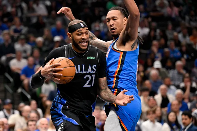 Mar 1, 2026; Dallas, Texas, USA; Dallas Mavericks forward Daniel Gafford (21) looks to move the ball past Oklahoma City Thunder forward Jaylin Williams (6) during the second quarter at the American Airlines Center. Mandatory Credit: Jerome Miron-Imagn Images