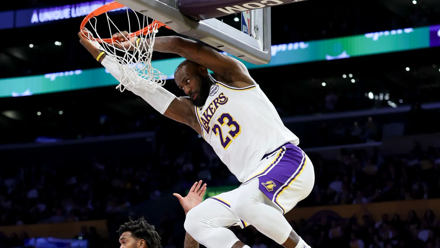 L.A. puts together second straight blowout win