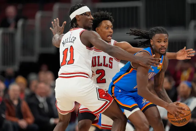 CHICAGO, ILLINOIS - MARCH 03: Leonard Miller #11 and Collin Sexton #2 of the Chicago Bulls defend Cason Wallace #22 of the Oklahoma City Thunder during the fourth quarter at the United Center on March 03, 2026 in Chicago, Illinois. NOTE TO USER: User expressly acknowledges and agrees that, by downloading and or using this photograph, User is consenting to the terms and conditions of the Getty Images License Agreement. (Photo by Patrick McDermott/Getty Images)