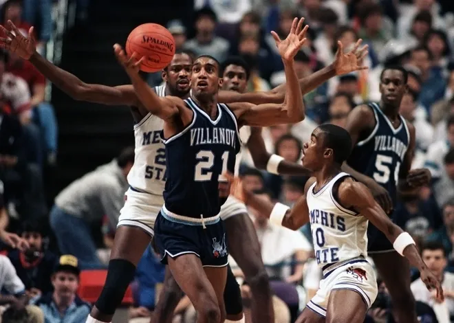 Memphis State's Keith Lee, William Bedford and Andre Turner surround Villanova's Harold Pressley.