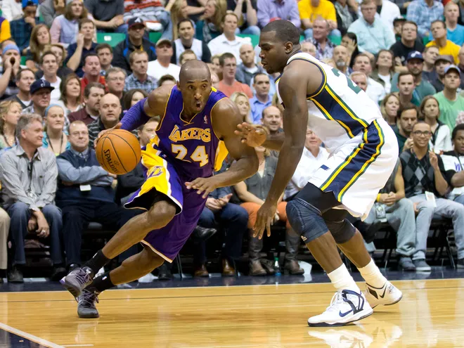 Los Angeles Lakers shooting guard Kobe Bryant dribbles toward the basket.
