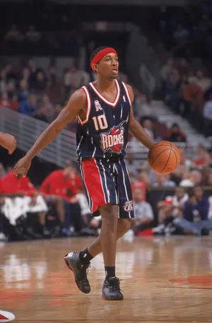 4 Dec 2001: Houston Rocket guard Tierre Brown #10 dribbles the ball during the NBA game against the Chicago Bulls at the United Center in Chicago, Illinois. The Bulls crushed the Rockets 103-75.Mandatory Credit: Jonathan Daniel/Getty Images