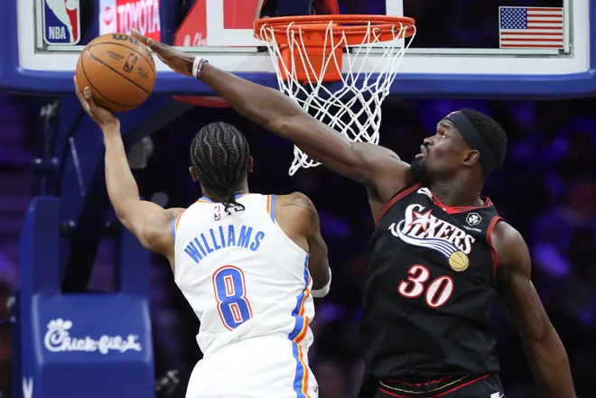 Mar 23, 2026; Philadelphia, Pennsylvania, USA; Oklahoma City Thunder guard Jalen Williams (8) dives for a shot agains tPhiladelphia 76ers center Adem Bona (30) during the second quarter at Xfinity Mobile Arena. Mandatory Credit: Bill Streicher-Imagn Images