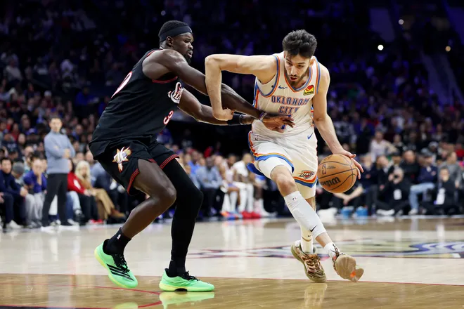 PHILADELPHIA, PENNSYLVANIA - MARCH 23: Chet Holmgren #7 of the Oklahoma City Thunder drives past Adem Bona #30 of the Philadelphia 76ers during the first half at Xfinity Mobile Arena on March 23, 2026 in Philadelphia, Pennsylvania. NOTE TO USER: User expressly acknowledges and agrees that, by downloading and or using this photograph, User is consenting to the terms and conditions of the Getty Images License Agreement. (Photo by Emilee Chinn/Getty Images)