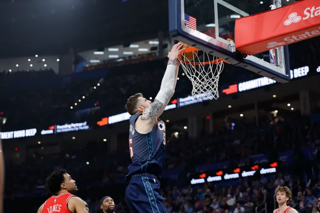 Mar 27, 2026; Oklahoma City, Oklahoma, USA; Oklahoma City Thunder center Isaiah Hartenstein (55) dunks against the Chicago Bulls during the first half at Paycom Center. Mandatory Credit: Alonzo Adams-Imagn Images