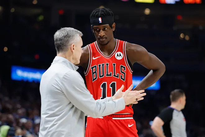 Mar 27, 2026; Oklahoma City, Oklahoma, USA; Chicago Bulls head coach Billy Donovan talks to forward Leonard Miller (11) during the first quarter at Paycom Center. Mandatory Credit: Alonzo Adams-Imagn Images