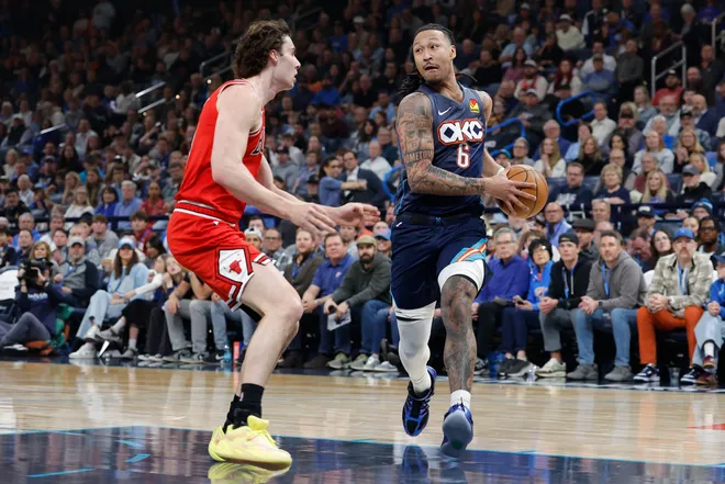 Mar 27, 2026; Oklahoma City, Oklahoma, USA; Oklahoma City Thunder forward Jaylin Williams (6) looks at Chicago Bulls guard Josh Giddey (3) as he drives to the basket during the first half at Paycom Center. Mandatory Credit: Alonzo Adams-Imagn Images