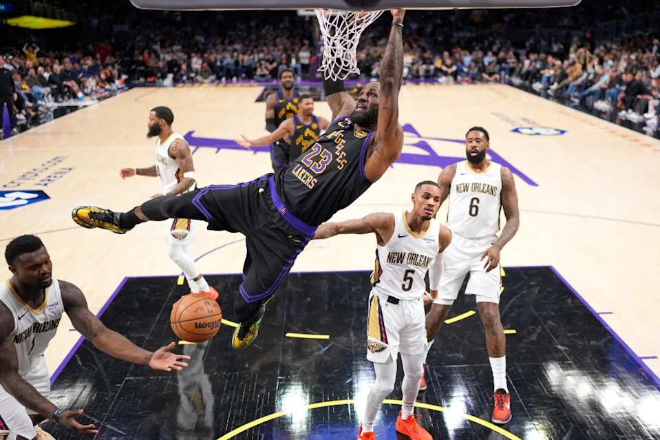 os Angeles Lakers forward LeBron James, center, finishes his dunks as New Orleans Pelicans forward Zion Williamson, left, guard Dejounte Murray, second from right, and center DeAndre Jordan, right, defend during the first half of an NBA basketball game Tuesday, March 3, 2026, in Los Angeles. (AP Photo/Mark J. Terrill) AP