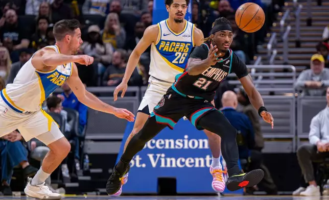 Memphis Grizzlies guard Jahmai Mashack (21) reaches for a loosthe ball during the second half of an NBA basketball game against the Indiana Pacers in Indianapolis, Sunday, March 1, 2026. (AP Photo/Doug McSchooler)