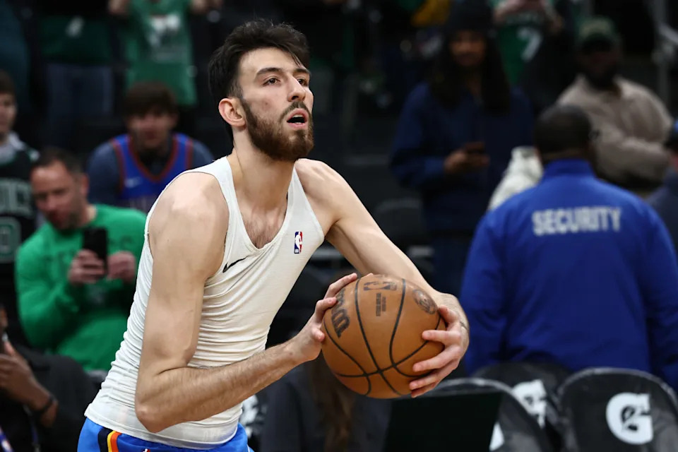 Oklahoma City Thunder center Chet Holmgren (7) warms up before their game against the Boston Celtics during the first quarter at TD Garden.<br> © Winslow Townson-Imagn Images