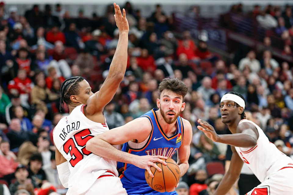 Mar 3, 2026; Chicago, Illinois, USA; Oklahoma City Thunder center Chet Holmgren (7) drives to the basket against Chicago Bulls forward Isaac Okoro (35) during the second half at United Center. Mandatory Credit: Kamil Krzaczynski-Imagn Images