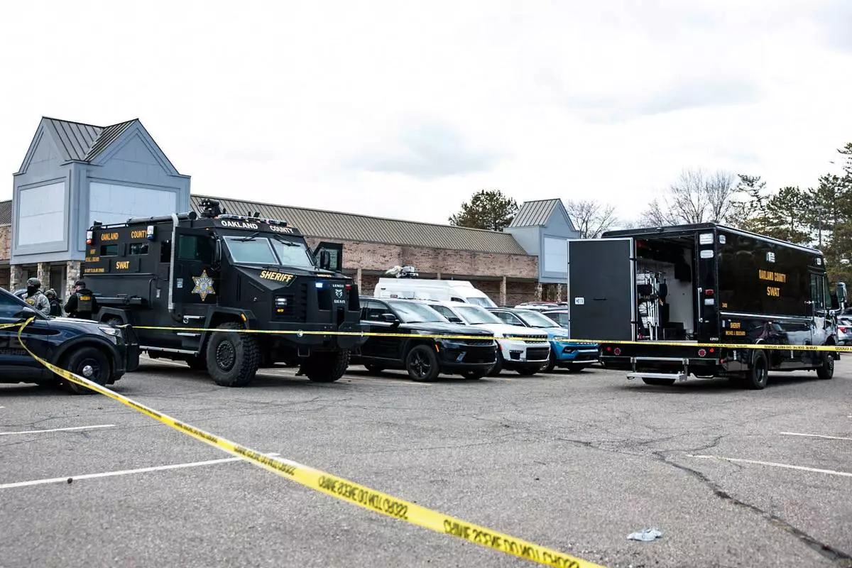 Police respond to scene of a shooting at Temple Israel in West Bloomfield, Mich., on Thursday, March 12 2026. (Jacob Hamilton/Ann Arbor News via AP)