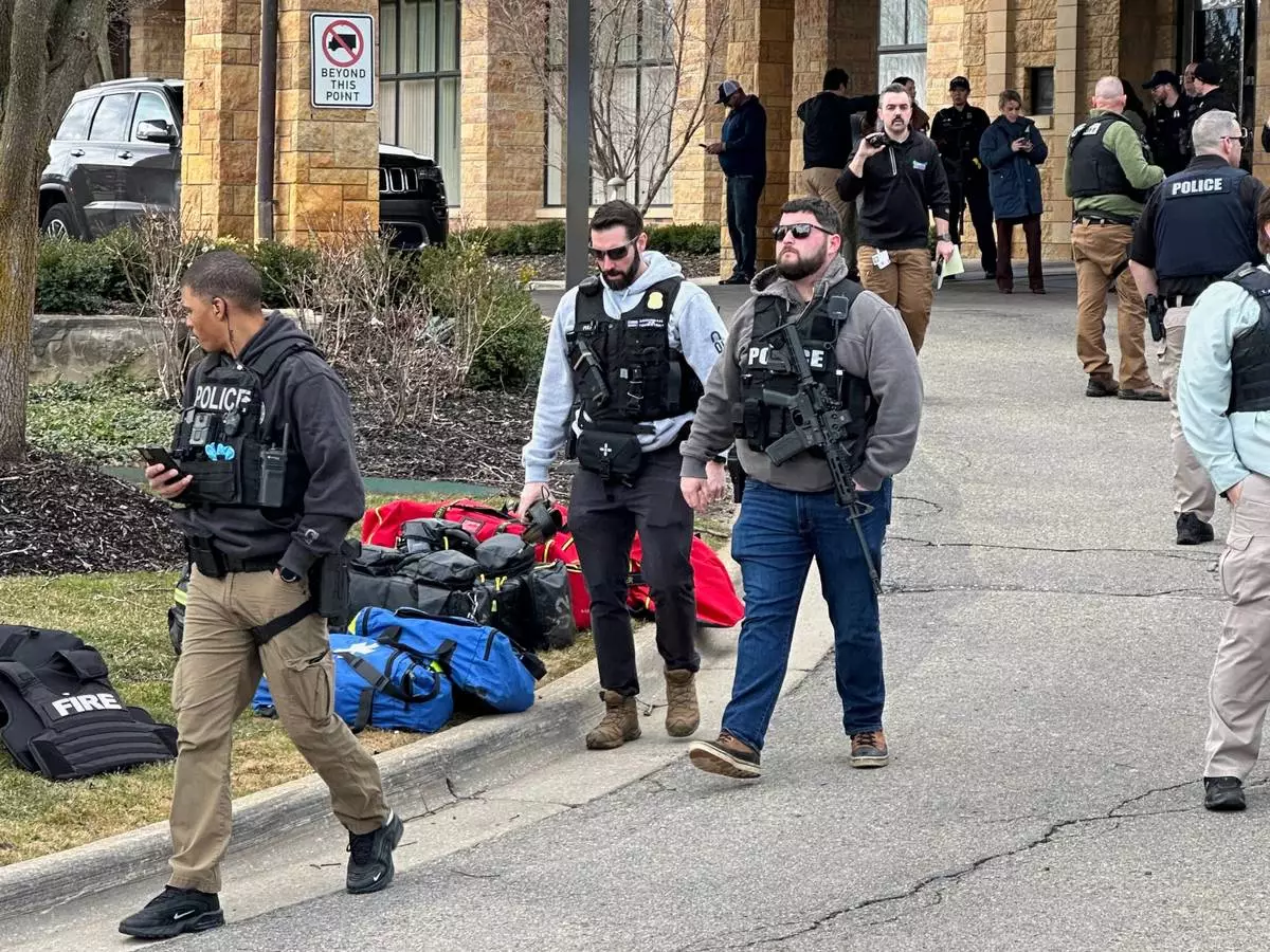 Law enforcement respond to a call at Temple Israel synagogue on Thursday, March 12, 2026, in West Bloomfield Township, Mich. (AP Photo/Corey Williams)