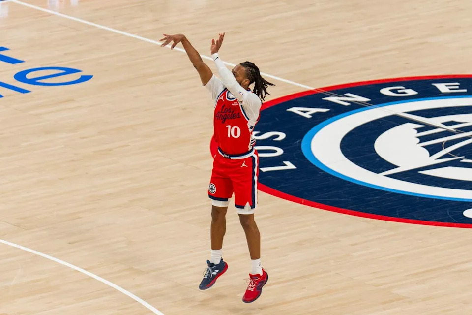 Los Angeles Clippers guard Darius Garland (10) makes the wide open three pointer during an NBA basketball game against the Sacramento Kings, Saturday March 14th, 2026 in Los Angeles, California.