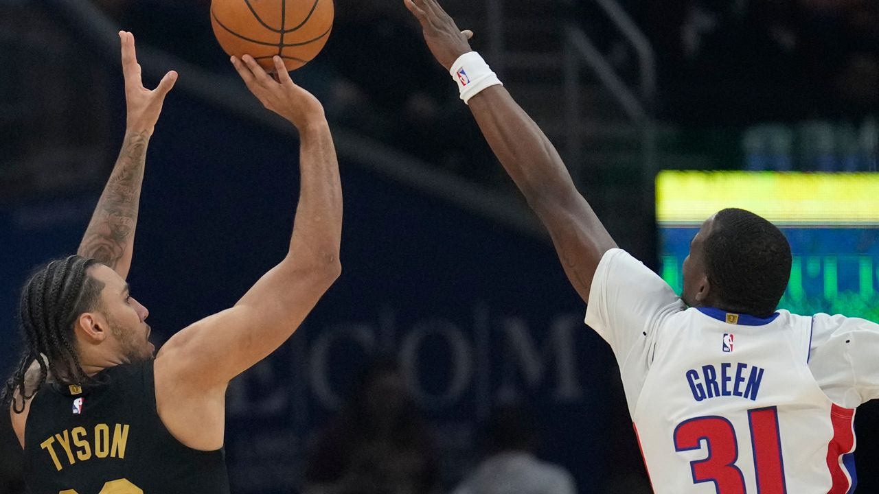 Cleveland Cavaliers guard Jaylon Tyson (20) shoots over Detroit Pistons guard Javonte Green (31) in the second half of an NBA basketball game in Cleveland, Tuesday, March 3, 2026. (AP Photo/Sue Ogrocki)