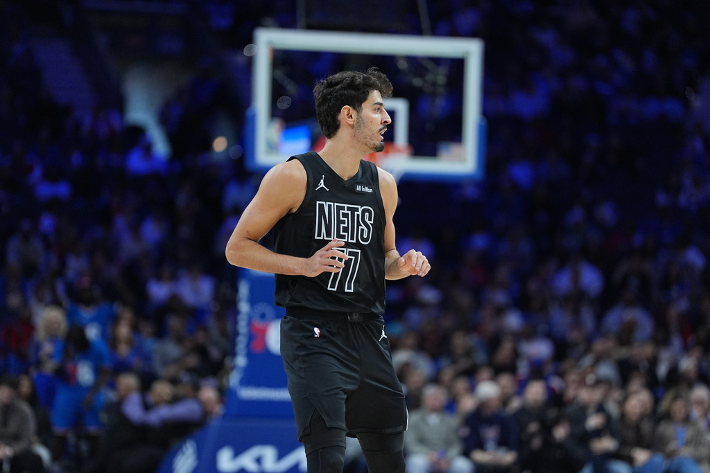 Wolf injured as Nets fall to Kings despite Saraf’s career-high 22