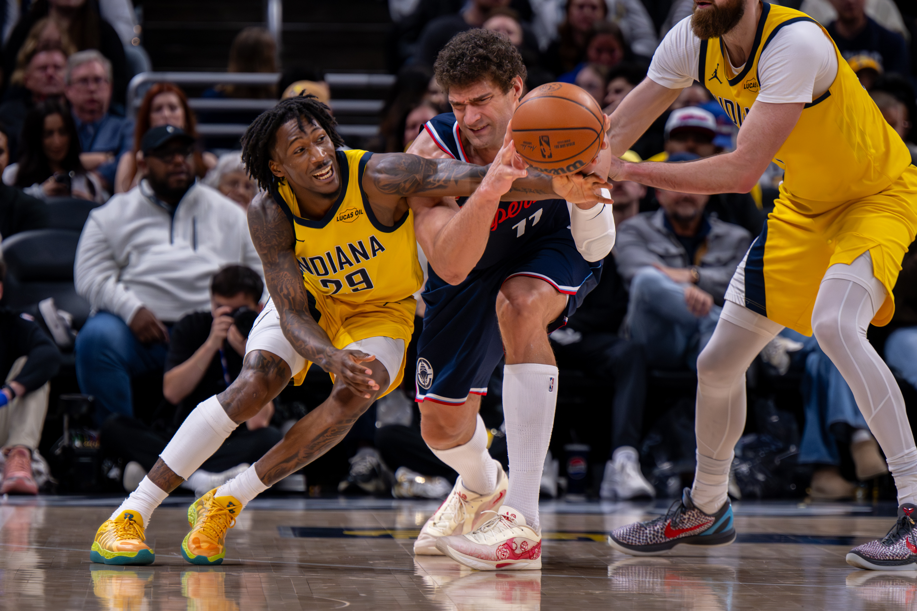 Indiana Pacers guard Quenton Jackson (29) attempts to steal the...